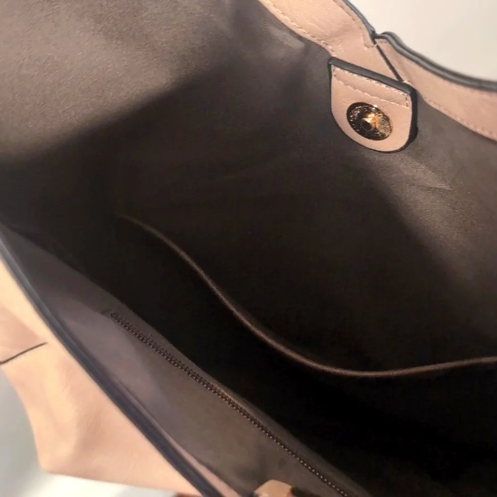 Cluci Chic Tan Shoulder Bag New with tags
